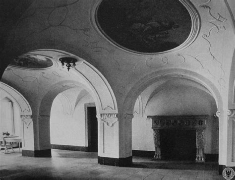 There are however discussions regarding reconstruction of the building. Wnętrza pałacu, Chróstnik - zdjęcia