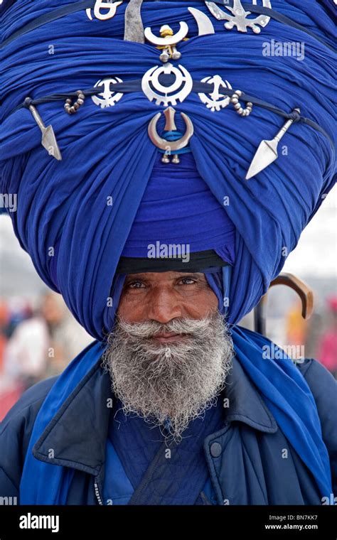 Sikh Man Wearing A Giant Turban The Golden Temple Amritsar Punjab