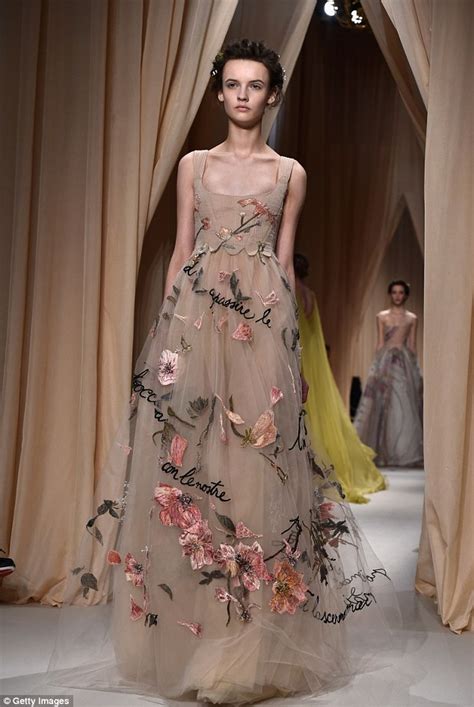 Valentino Fashion Show Gowns Took 3000 Hours To Make Daily Mail Online