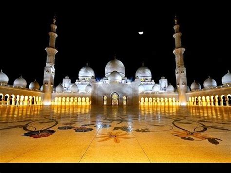 Ini adalah masjid terbesar di dunia yang melnigkupi ka'bah. 10 Masjid Terbesar dan Termegah Di Dunia - YouTube