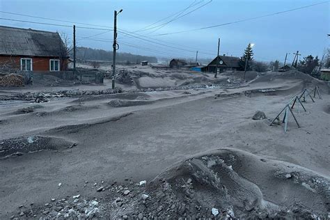Volcano Spews Ash Cloud For 2nd Day On Russias