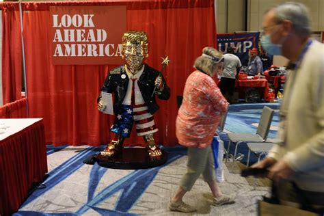 Fact Check Is Photo Of Faith Leaders With Trump Golden Statue At Cpac