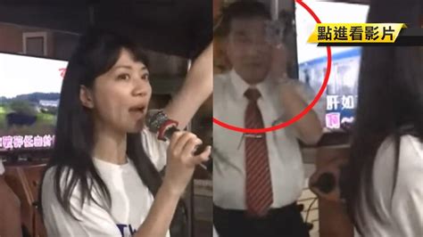 Jun 24, 2021 · 民進黨立委高嘉瑜被爆幫禾馨診所「喬疫苗」，不過她否認有關說，更發毒誓如有說謊「我願辭去立委職務」。對此，資深媒體人周玉蔻反批高嘉瑜. 高嘉瑜跑攤唱追追追 後面大哥聽到擦汗｜東森新聞