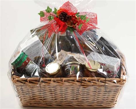 Choosing the perfect food gifts. The Convenience of Christmas Hampers Delivery