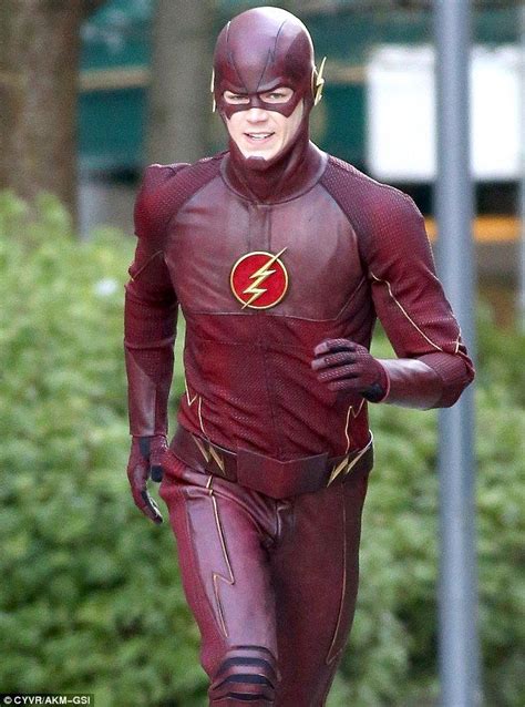 first photo of grant gustin in costume as the flash revealed the