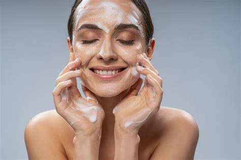 Types Of Cleansers That Leave Your Face Squeaky Clean