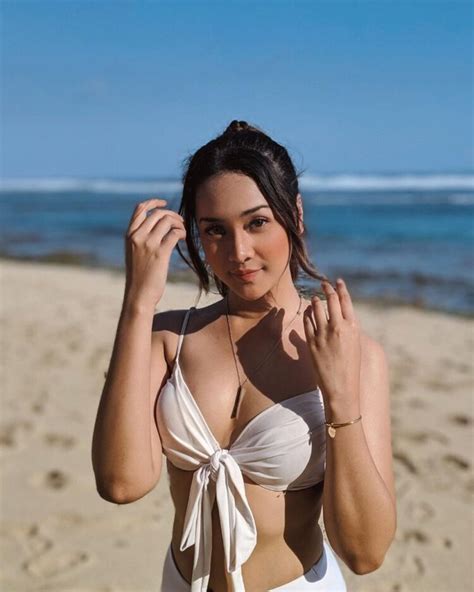 9 Hot Sexy Danilla Riyadi Bikini Pics