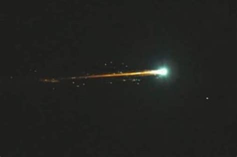 09132017 Fireball Meteor Shoots Across Icelands Night Sky Sky Gazing Night Skies Fireball