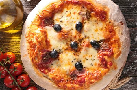 How To Make Cheese And Tomato Pizza GoodtoKnow