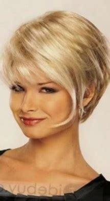 Faites votre simulation coiffure pour voir votre tête virtuelle avec une nouvelle coupe de cheveux. Coupe de cheveux court femme 50 ans et plus