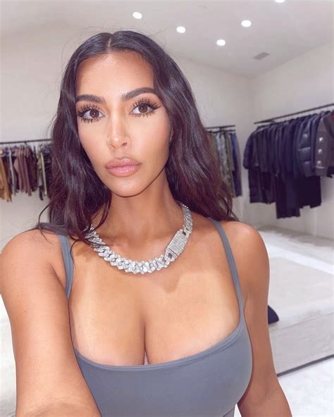 Kim Kardashian In Jay Feder Jewelers Necklace 1 Photo The Fappening