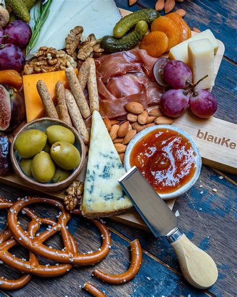 How To Make The Best Charcuterie And Cheese Platter For The Holidays