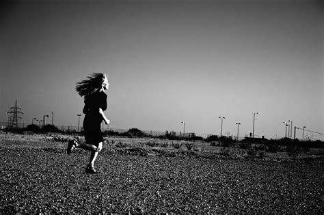 Rüyada Kaçmak Ne Anlama Gelir? Rüyada Bir Yerden, Birilerinden