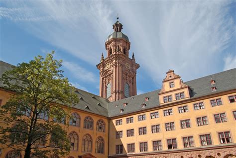 Ota yhteys sivuun würzburg.de liittymällä facebookiin tänään. Alte Universität - Universität Würzburg