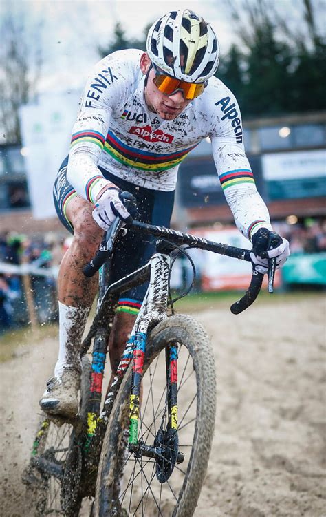 Compilation off his strong ride, ending second. Alpecin | Mathieu van der Poel is altijd op zoek naar meer