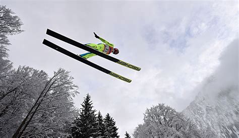 Der norweger tande gerät beim skifliegen in schieflage und knallt böse auf. Skiflug-WM 2018: Richard Freitag zur Halbzeit Zweiter - Tande führt