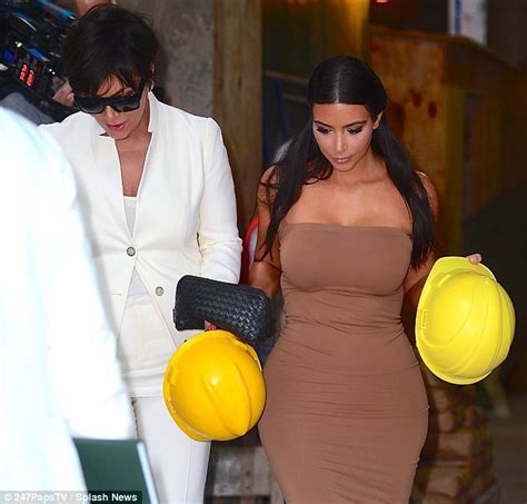 Kim Kardashian Kendall Jenner And Mom Kris Scout Apartments In New York Daily Mail Online