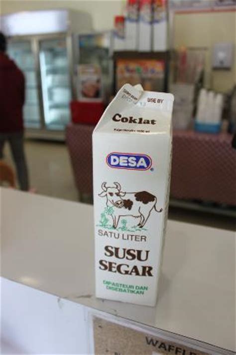 Sebenarnya nak beli susu coklat dia tapi susu cuma available from 10am. Air Susu Segar - Picture of Desa Dairy Farm, Sabah ...