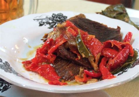 Gulai kambing adalah makan khas aceh besar, makanan yang kaya rempah rempah dan memiliki rasa yang khas sulit kita menemukan makanan ini di tempat lain. 36 Makanan Khas Aceh yang Unik, Terkenal Dengan Cita Rasa ...