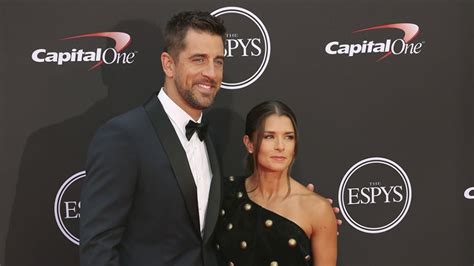 Aaron rodgers is considered one of the best american football players, who, thanks to his skills and image: Aaron Rodgers Bio - married, affair, net worth, spouse ...
