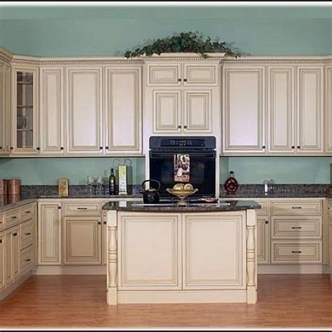 Anda nak tahu cara buat kabinet dapur diy? Contoh kabinet dapur warna putih bersih - Gambar Desain Rumah