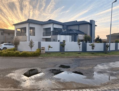 Living The American Dream A Look At Dj Zinhles Stunning R18 Million