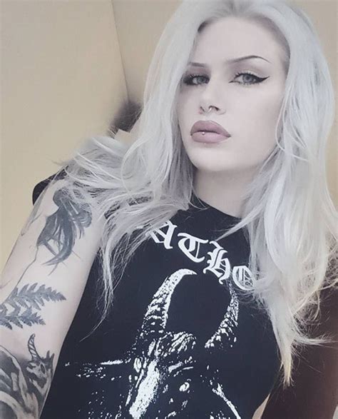 Pin De Laurie Gothic Witch Bitch Pa Em Ida Morbida Ida Modilba Tattoo Artist And Model Tatoo