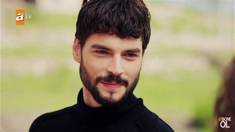 I get miran being devastated that his whole life is a lie, and that the person who raised him never loved him, but it seems like he dodged a bullet not being an aslanbey. Akin Akinözü como Miran Aslanbey en "Hercai", Episodio 9 ...