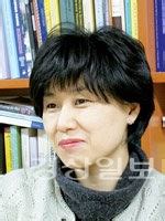 엘살바도르에서는 엘살바도르 내전 기간 동안 수많은 성직자들이 대량 학살을 당했는데, 이 가운데 오스카르 아르눌포 로메로가 잘 알려져 있다. 비행기+태양+문학