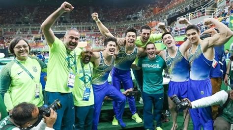 No masculino, são oito vitórias e uma derrota até o momento e a primeira posição na tabela, enquanto no feminino, o time está com nove vitórias e duas derrotas, em terceiro lugar. Técnico de saída e nova regra, boa para Diego Hypolito ...