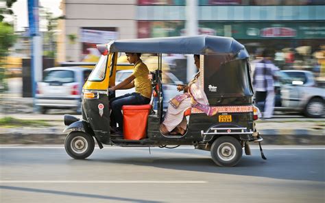 lockdown in pune over 1 000 cabs and rickshaws are allowed to operate only for essential