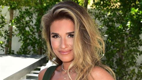 It's where i got most of my favourite music growing up, but i was sort of catching i was young, living at my parents. Jessie James Decker Talks Mom-Shaming & Her Most ...