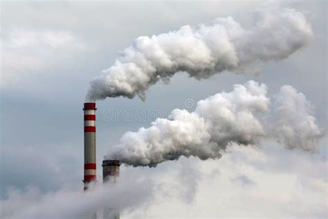 Luchtvervuiling In De Stad Stock Afbeelding Image Of Zaken 40122949