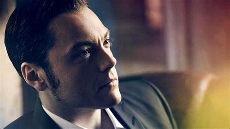 Ora però tiziano ferro dichiara di essere felicemente fidanzato, proprio lo scorso natale ha iniziato una love story con un ragazzo misterioso. Tiziano Ferro Intervista a Le Invasioni Barbariche ...