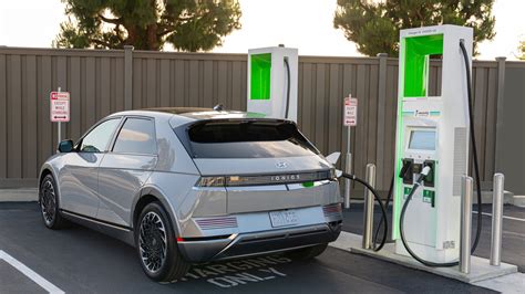 Battery Storage Allows More Flexibility For Dc Fast Charging Station