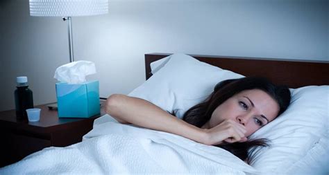 Tidur dengan kepala lebih tinggi. 7 Kiat Jitu Mengatasi Batuk di Malam Hari - Domino206 Lounge