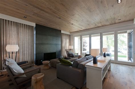 Wooden ceilings have long been regarded as the elite choice for ceiling design, due to their infinite coffered and patterned or horizontally planked, the wood ceiling adapts to any home and interior. | Wood ceilingInterior Design Ideas.