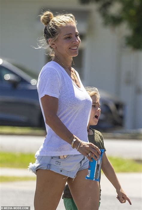 Elsa Pataky Shows Off Her Natural Beauty As She Steps Out Makeup Free For A Stroll