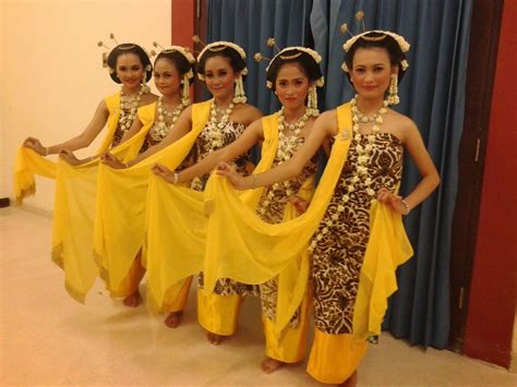 Check spelling or type a new query. 12 Tarian Tradisional Jawa Tengah yang Sangat Populer