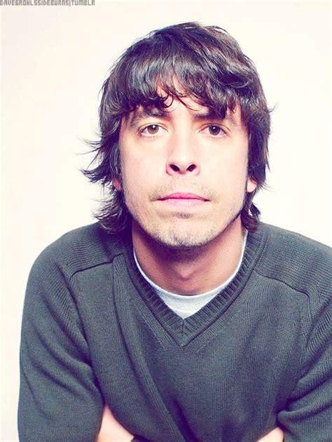 Shortcuts are more fun to enjoy with and some sttles look better on them. Dave Grohl. short hair | Music | Pinterest
