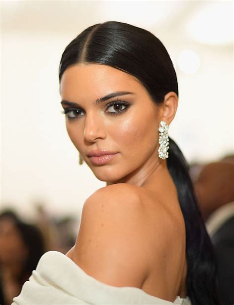 Kendall Jenners Hair And Makeup Looks Kendall Jenner S Beauty