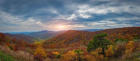 Where Can You See Beautiful Fall Foliage While Hiking On