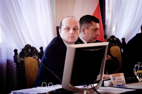 To nie jest kandydat przywieziony w fijołek ponadto jest koordynatorem ruchu miejskiego rzeszów smart city. Rzeszów. Konrad Fijołek nie jest już radnym papierowym