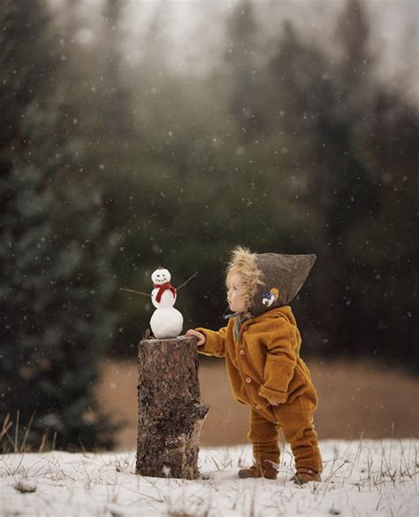 Pin By Autumn Skye On Shared Themes Toddler Photoshoot Snowman