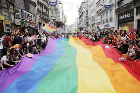 Organizers Call Off Istanbuls Gay Pride Parade Citing Official Ban Wsj