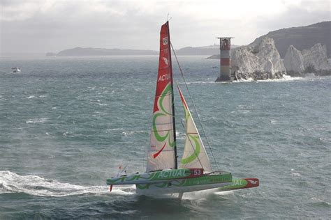 Il permet de rapprocher les traducteurs et interprètes des donneurs d'ordre. The French Multi 50 trimaran yacht Actual bears off for ...