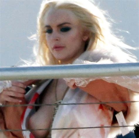 Pictures Showing For Lindsay Lohan Topless Beach Boobs