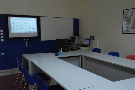Arcadiaportal.gr kαθαρισμός του αγάλματος του κολοκοτρώνη στην τρίπολη. Κέντρο Ξένων Γλωσσών Κανελλάκη | Arcadia Portal