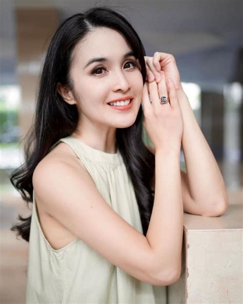 7 Potret Perhiasan Sandra Dewi Yang Mentereng Dan Super Mewah