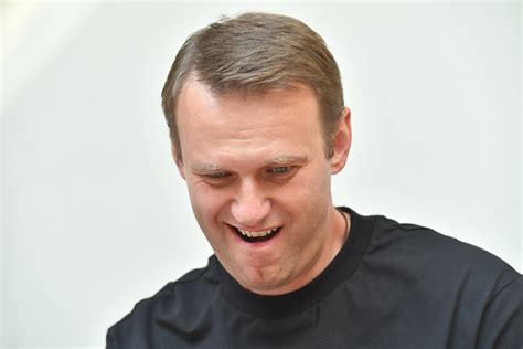 Судя по смазанному фото, навальный сбросил несколько килограммов. Хакеры опубликовали переписку Навального с призывом к ...